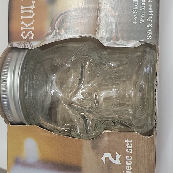 Skull Salt and Pepper Shaker Set. Unopened. Circleware 4oz 2 Piece Set. - Picture 4 of 7